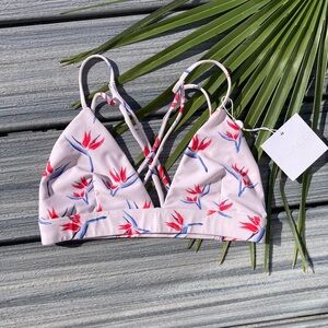 NWT ACACIA - Awapui Bikini Top in Birds of Paradise - M